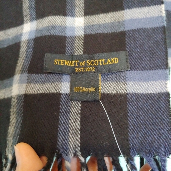 Stewart Of Scotland Fringe Classic Scarf - Picture 4 of 5